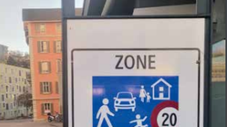 Brochure ensemble sur la voie publique